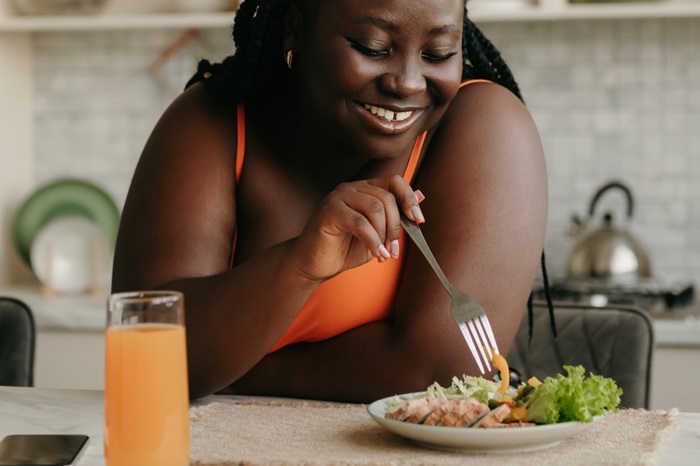 Woman eating a healthy lunch
