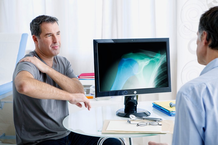 Shoulder pain consultation with doctor