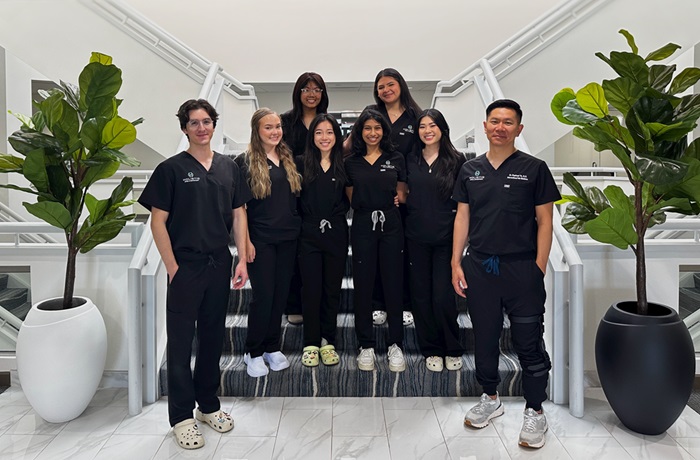 Holistiq Spine & Orthopaedic team photo